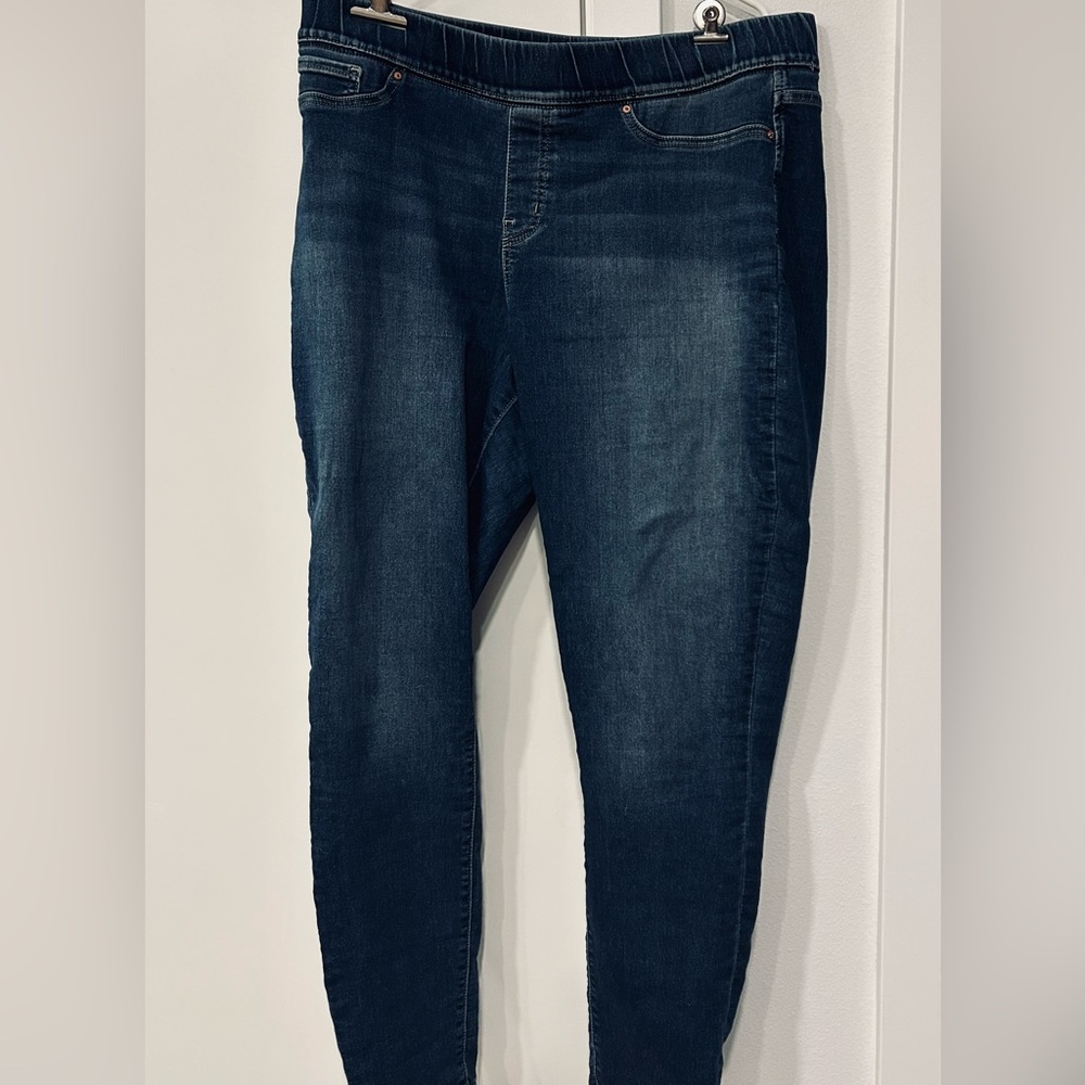 Signature by Levi Strauss & Co. Gold Label Women's Totally Shaping Pull-On 18L